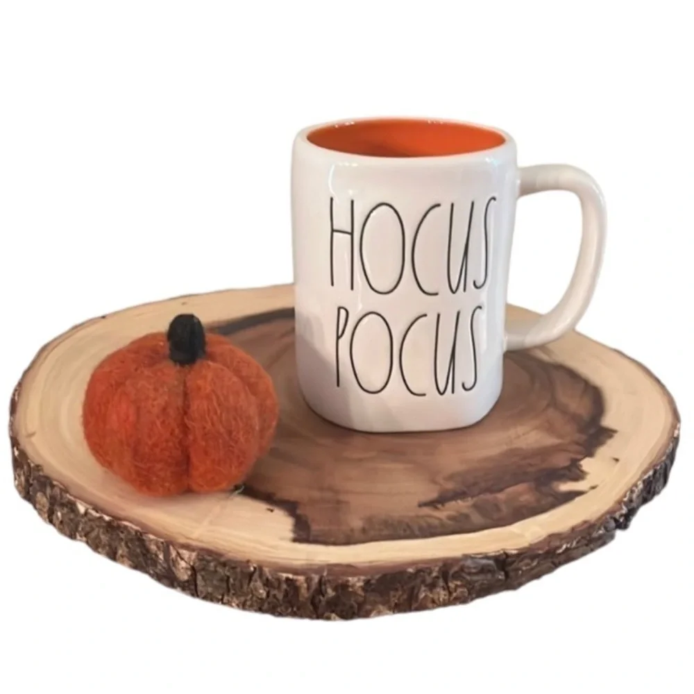 Nwot Rae Dunn Hocus Pocus mug .